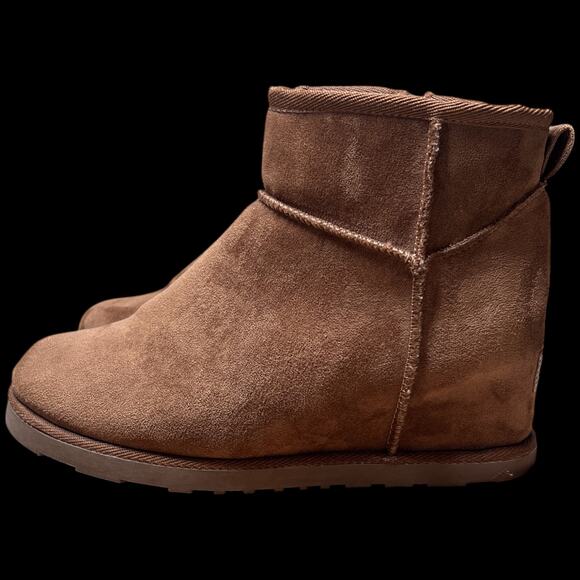CUSHIONAIRE Kenzie W 8.5 Suede Tan Platform Booties Hidden Wedge Extra Height - Picture 2 of 14